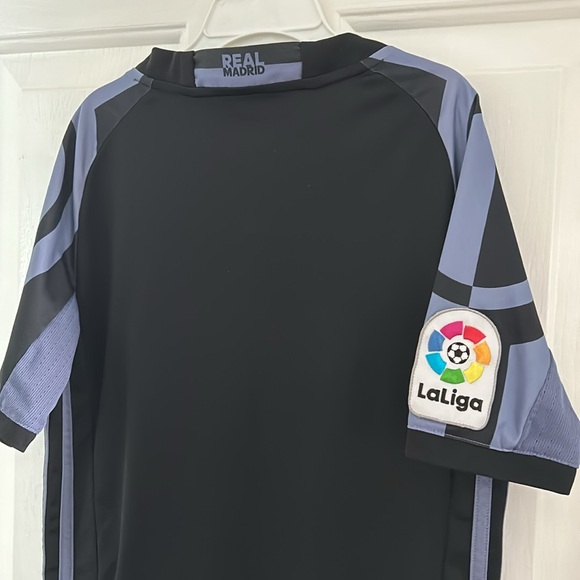 Real Madrid youth soccer jersey - like new! - Picture 2 of 3